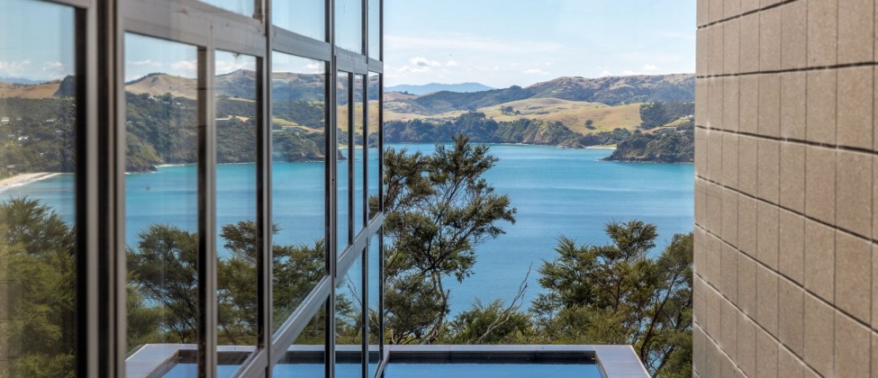 Onetangi Luxury | Logo | Waiheke.co.nz