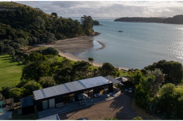 Wharetana Bay Villa | Waiheke.co.nz